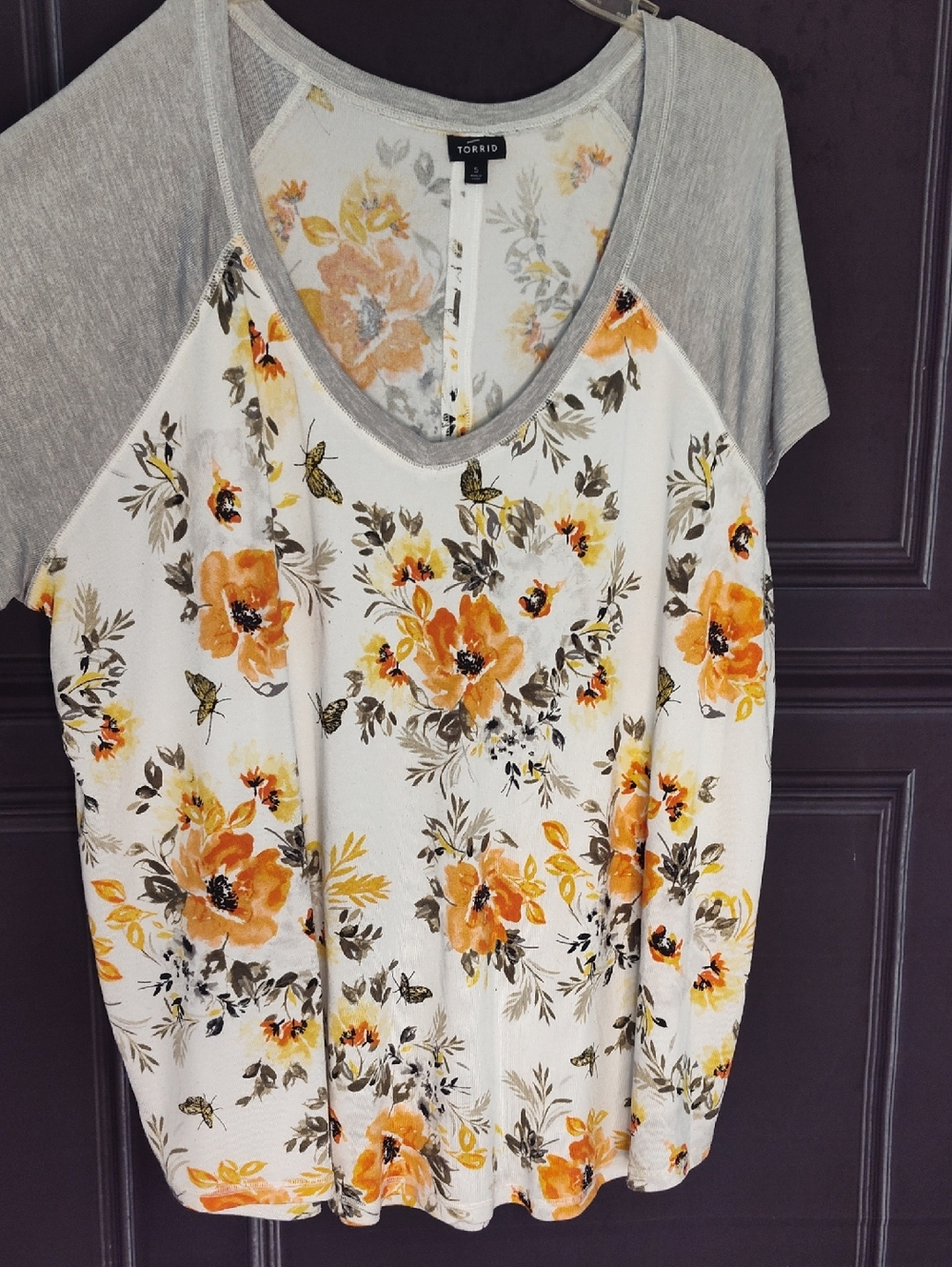 torrid White Floral V-Neck Raglan Top with Gray Sleeves
